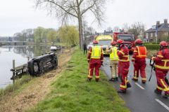 Auto-gekanteld-Rijksweg-Delfzijl_8443