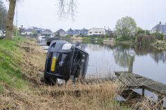 Auto-gekanteld-Rijksweg-Delfzijl_8549