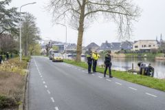 Auto-gekanteld-Rijksweg-Delfzijl_8696
