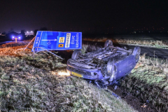Auto-van-de-weg-door-ijzel-N33-Appingedam_5129