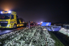 Auto-van-de-weg-door-ijzel-N33-Appingedam_5153