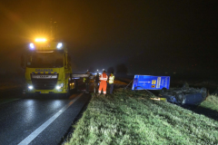 Auto-van-de-weg-door-ijzel-N33-Appingedam_5203