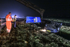 Auto-van-de-weg-door-ijzel-N33-Appingedam_5208