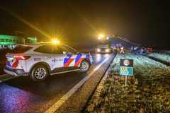 Auto-van-de-weg-door-ijzel-N33-Appingedam_5331