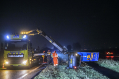 Auto-van-de-weg-door-ijzel-N33-Appingedam_5391