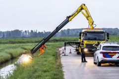 auto-in-de-sloot-Kopaf-Nieuwolda_7394