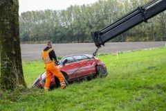 Auto-van-de-weg-N991-Weiwerd_0559