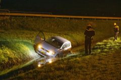 Auto-van-de-weg-Hoofdweg-Holwierde_4193