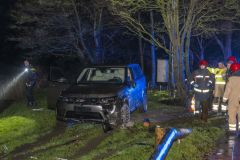 Auto-uit-de-bocht-Meedhuizerweg-Meedhuizen_3240
