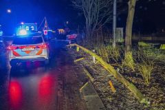 Auto-uit-de-bocht-Meedhuizerweg-Meedhuizen_3312
