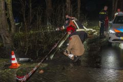 Auto-uit-de-bocht-Meedhuizerweg-Meedhuizen_3373
