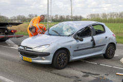 Auto-op-de-kop-Hogelandsterweg_4468_1