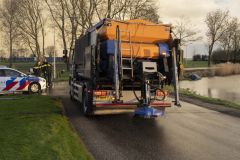 Auto-te-water-Rijksweg-Winneweer_5196