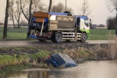 Auto-te-water-Rijksweg-Winneweer_5255