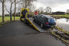 Auto-te-water-Rijksweg-Winneweer_5423