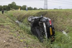 Auto-in-de-sloot-N33-Appingedam_4582