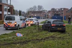 Auto-uit-de-bocht-Molenstraat-Appingedam_7566