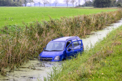 Auto-in-de-sloot-Hogelandsterweg_3261