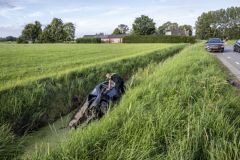Auto-in-de-sloot-Bosweg-Loppersum_0058