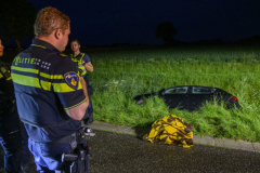 Auto-in-de-sloot-Zeerijperweg-Loppersum_8585
