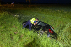 Auto-in-de-sloot-Zeerijperweg-Loppersum_8731