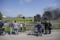 Boot-gaat-in-vlammen-op-Krewederweg-Holwierde_0743