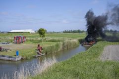 Boot-gaat-in-vlammen-op-Krewederweg-Holwierde_0768