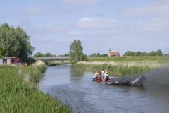 Boot-gaat-in-vlammen-op-Krewederweg-Holwierde_1111