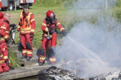 Boot-gaat-in-vlammen-op-Krewederweg-Holwierde_1210