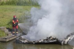 Boot-gaat-in-vlammen-op-Krewederweg-Holwierde_1267