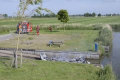 Boot-gaat-in-vlammen-op-Krewederweg-Holwierde_1336