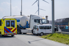 Aanrijding-busje-met-vrachtwagen-Oosterhorn_2957