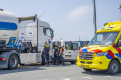 Aanrijding-busje-met-vrachtwagen-Oosterhorn_3496
