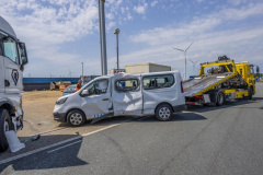 Aanrijding-busje-met-vrachtwagen-Oosterhorn_3769