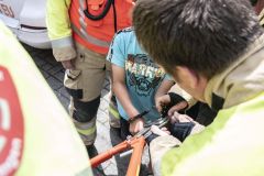 Kind-met-handboeien-vast_1646