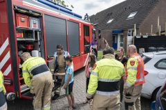 Kind-met-handboeien-vast_1688