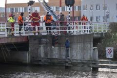 Jongen-vast-op-remmingswerk-Olingerbrug_1670