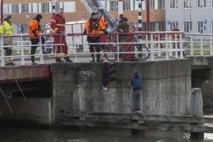 Jongen-vast-op-remmingswerk-Olingerbrug_1682