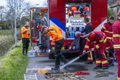 Opnieuw-paard-in-de-sloot-Stadsweg-Garrelsweer_6366