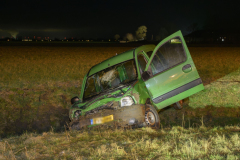 Auto-in-de-sloot-Delleweg-Stedum_0087