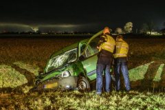 Auto-in-de-sloot-Delleweg-Stedum_0111