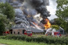 Grote-boerderijbrand-Godlinze_4268