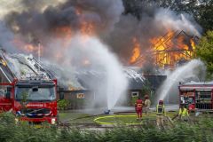 Grote-boerderijbrand-Godlinze_4313