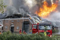 Grote-boerderijbrand-Godlinze_4329