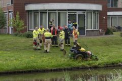 Man-onder-grasmaaier_1724