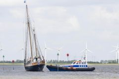 Loodskotter-vast-gelopen-Termunterzijl_9733
