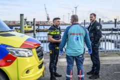 Persoon-te-water-Handelskade-West-Delfzijl_5447
