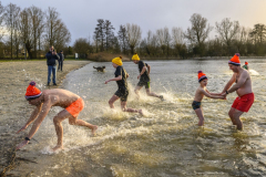 Nieuwjaarsduiken-Appingedam-en-Wagenborgen_4752