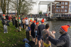Nieuwjaarsduiken-Appingedam-en-Wagenborgen_4276