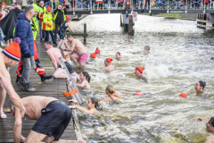 Nieuwjaarsduiken-Appingedam-en-Wagenborgen_4445